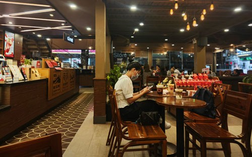 Quán cà phê không dám tăng giá vì sợ mất khách