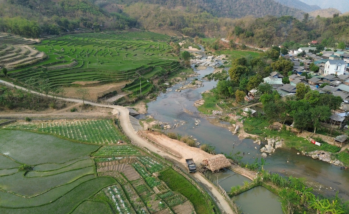 Hai học sinh chết đuối khi ra suối lấy r&ecirc;u- Ảnh 1.