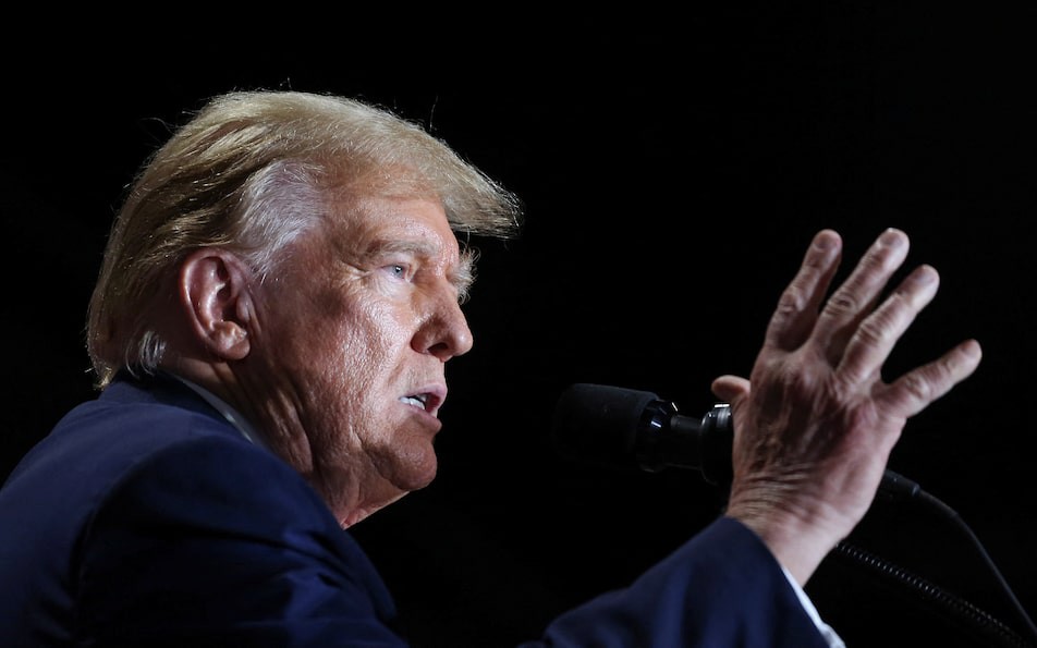 Ông Donald Trump hứng chịu tổn thất kép