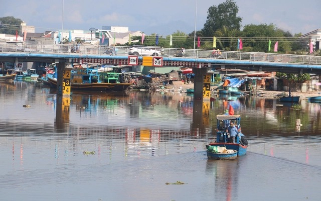 Gia đình bất ngờ khi hay tin con trai xin khai thác "kho báu 3 tấn vàng"