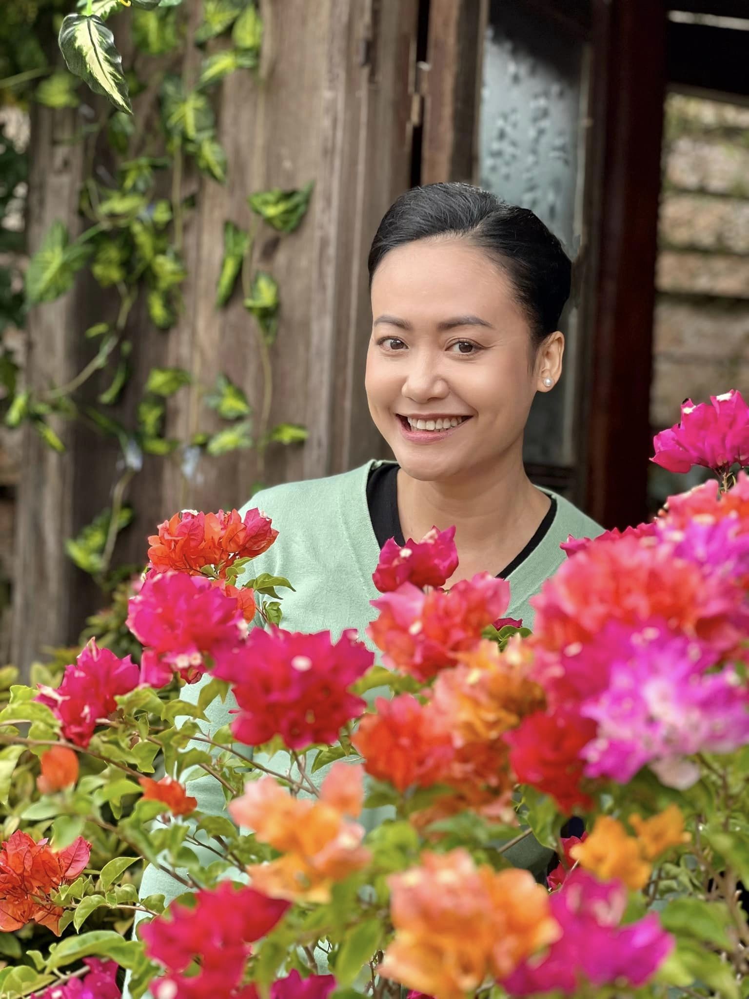 Hồng &Aacute;nh quan t&acirc;m những nh&agrave; l&agrave;m phim trẻ- Ảnh 9.