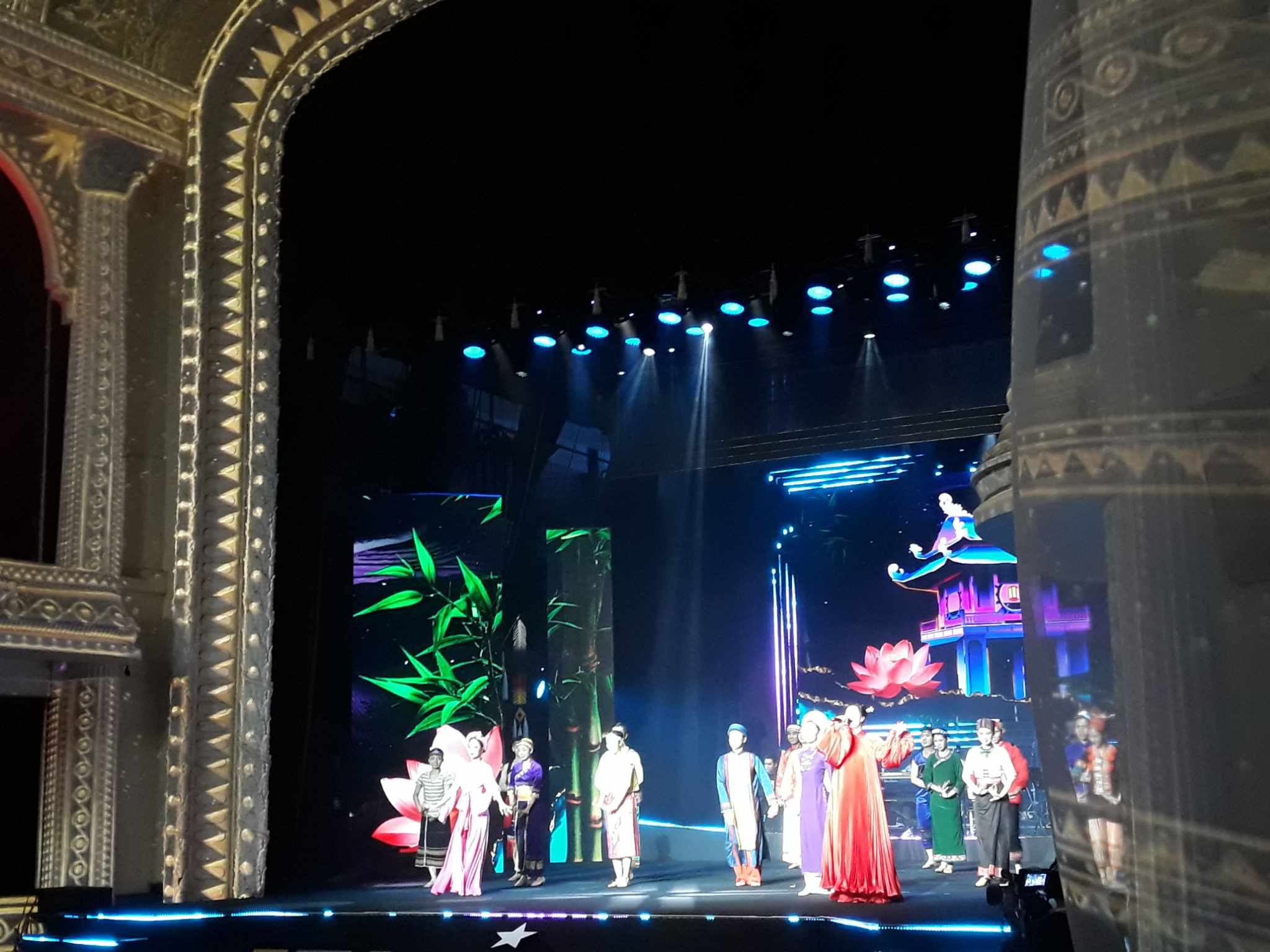 TP HCM: Võ Hạ Trâm, Bùi Lan Hương hát khai mạc LHP quốc tế- Ảnh 12.