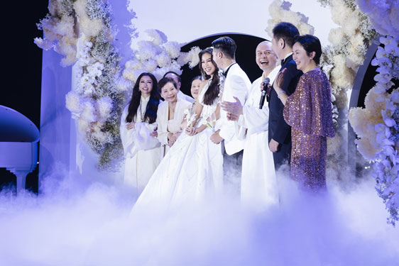 Tổng đạo diễn sự kiện Lê Thuỳ Thảo Nguyên và đội ngũ thực hiện đã dốc hết khả năng và tâm huyết cho sự kiện vô cùng đặc biệt này