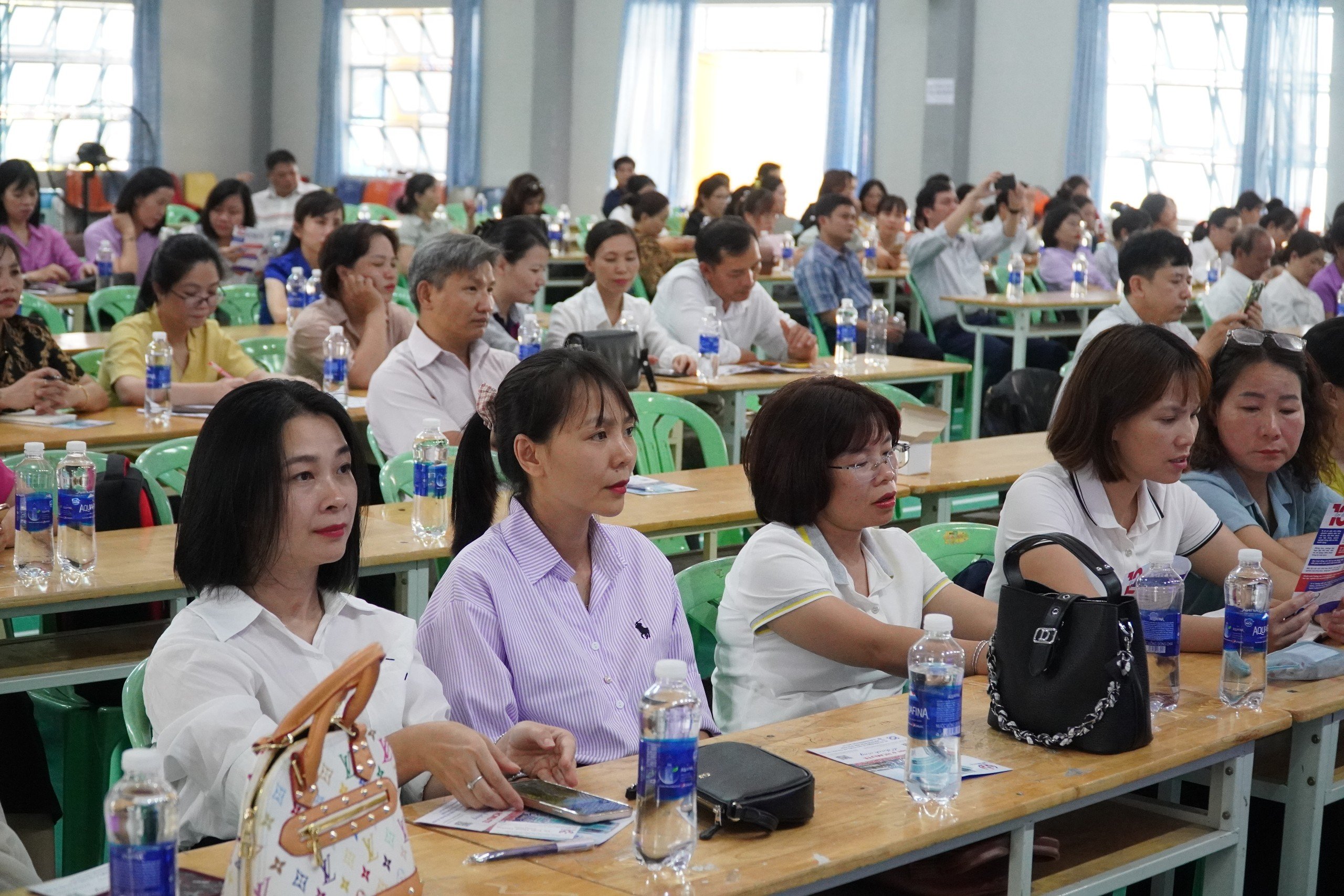 Hơn 200 gi&aacute;o vi&ecirc;n Kon Tum h&agrave;o hứng chia sẻ kinh nghiệm tư vấn hướng nghiệp- Ảnh 4.