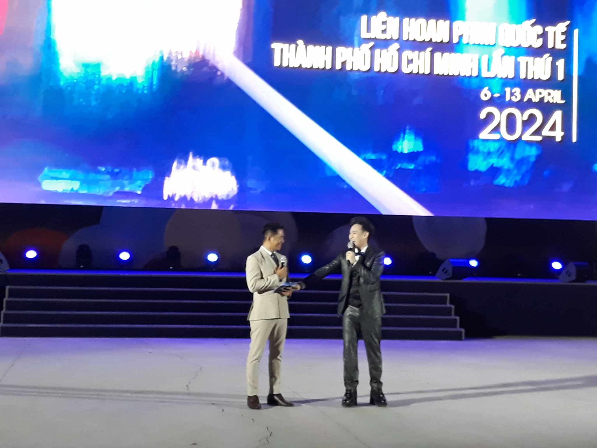 Isaac: "Song Lang mang người bạn Ph&aacute;t đến cuộc đời t&ocirc;i!"- Ảnh 10.