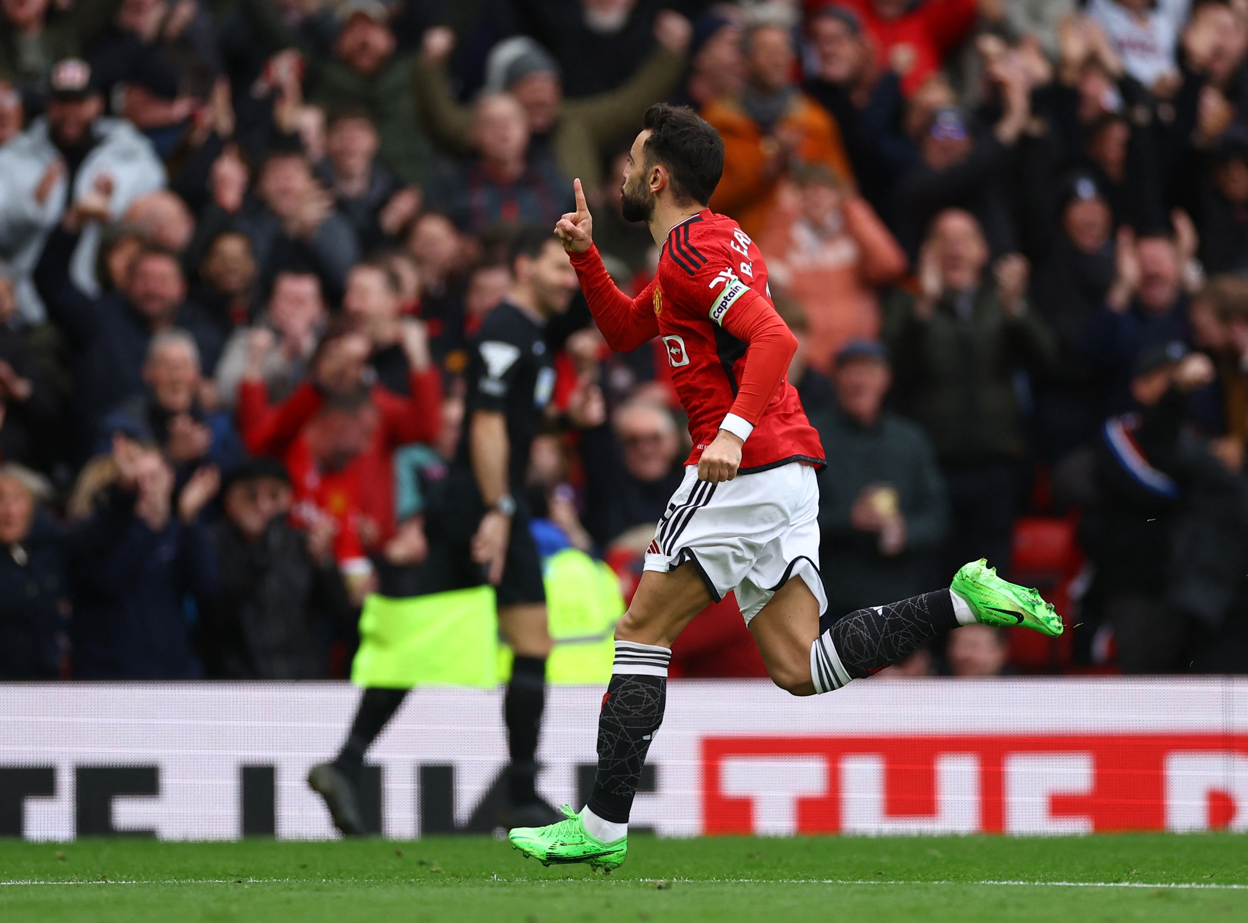 Man United n&iacute;u ch&acirc;n Liverpool, Arsenal trở lại ng&ocirc;i đầu- Ảnh 6.