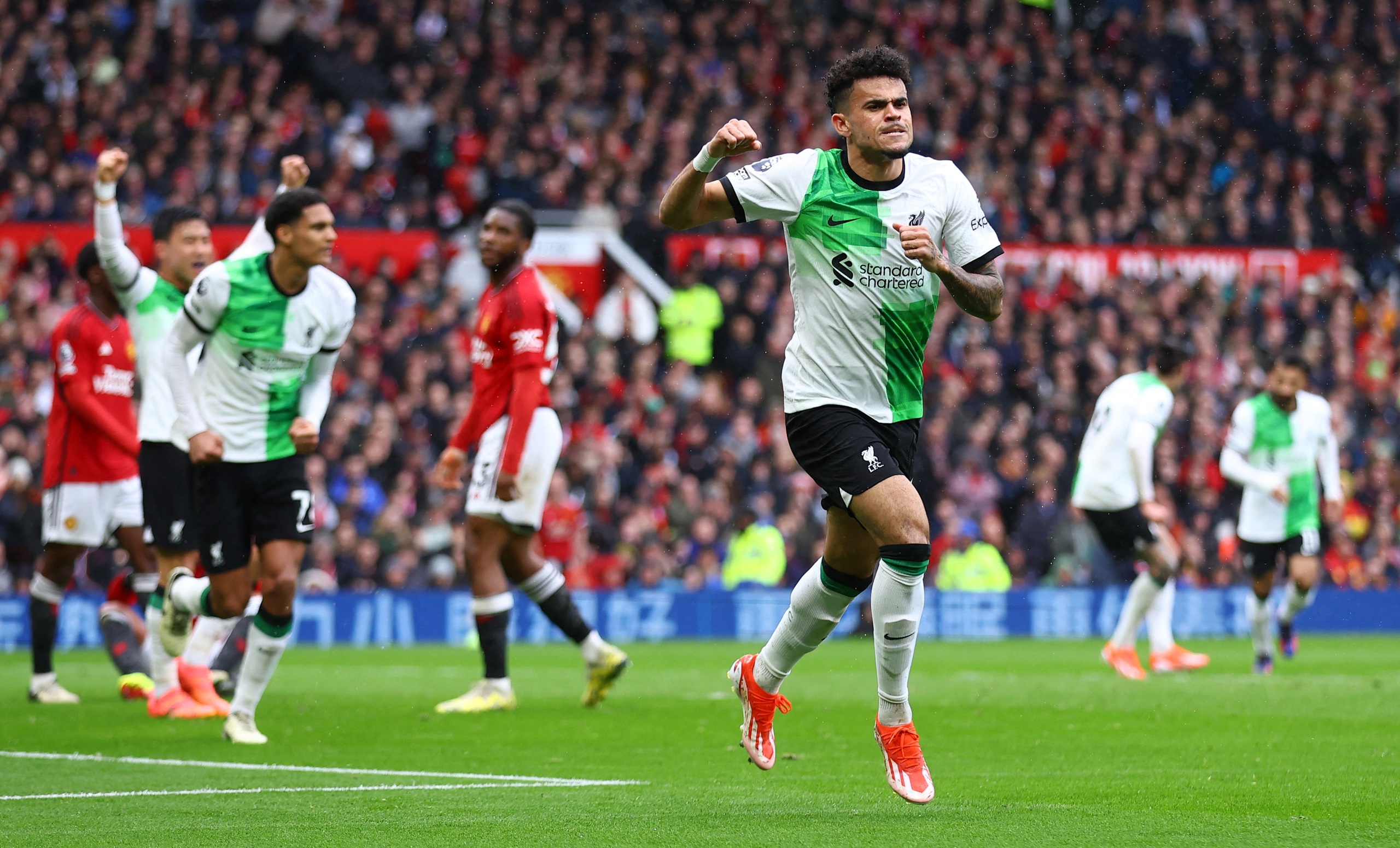 Man United n&iacute;u ch&acirc;n Liverpool, Arsenal trở lại ng&ocirc;i đầu- Ảnh 5.