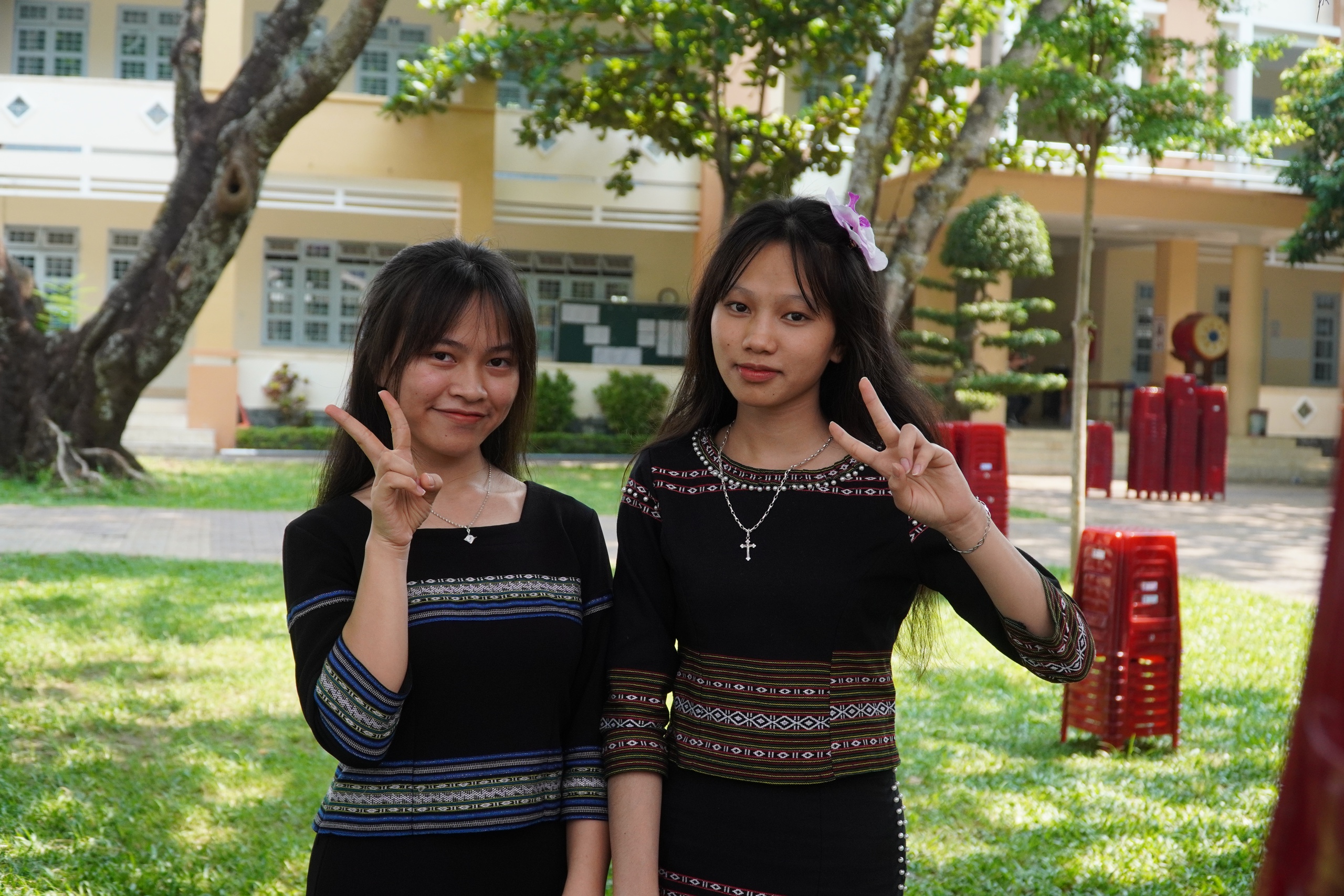 Những suất học bổng hỗ trợ &yacute; nghĩa cho học sinh, gi&aacute;o vi&ecirc;n Kon Tum- Ảnh 4.