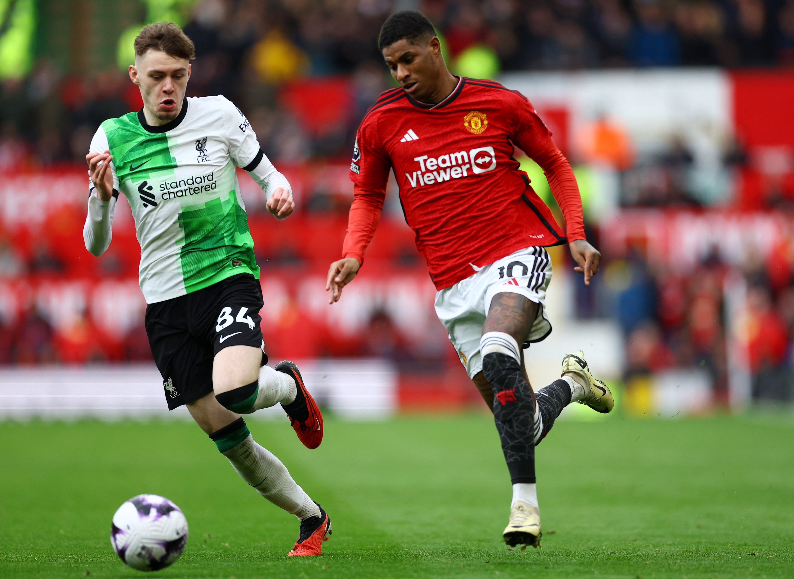 Man United n&iacute;u ch&acirc;n Liverpool, Arsenal trở lại ng&ocirc;i đầu- Ảnh 1.
