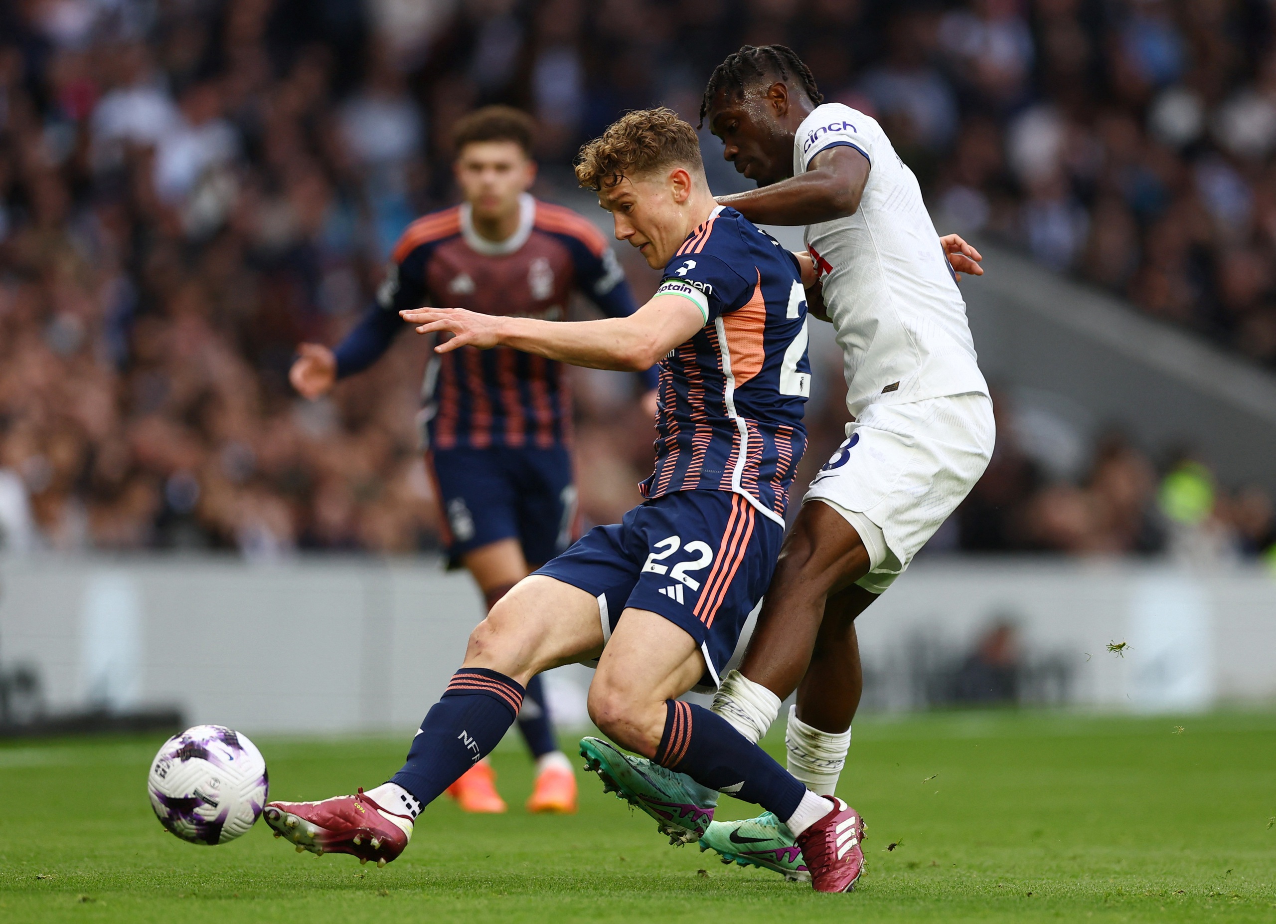 Dàn hậu vệ ghi bàn, Tottenham thắng nhọc Nottingham Forest- Ảnh 1.