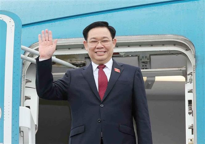 Chủ tịch Quốc hội Vương Đ&igrave;nh Huệ l&ecirc;n đường thăm ch&iacute;nh thức Trung Quốc- Ảnh 1.