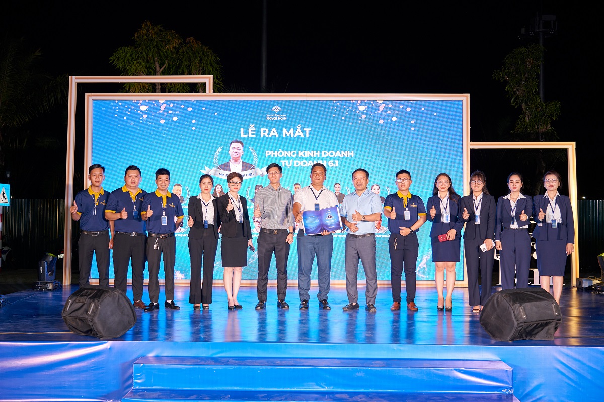 Đội ngũ kinh doanh tự doanh chính thức ra mắt tại Vincom Shophouse Royal Park Quảng Trị