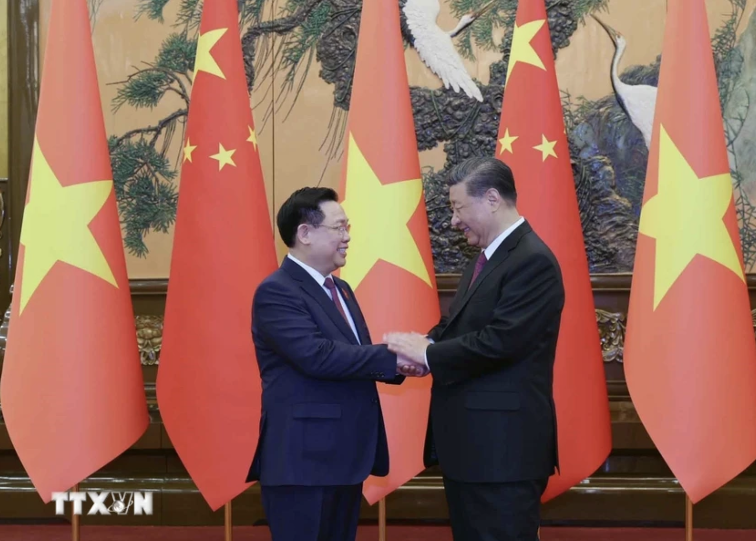 Chủ tịch QH Vương Đ&igrave;nh Huệ hội kiến Tổng B&iacute; thư, Chủ tịch Trung Quốc Tập Cận B&igrave;nh- Ảnh 4.