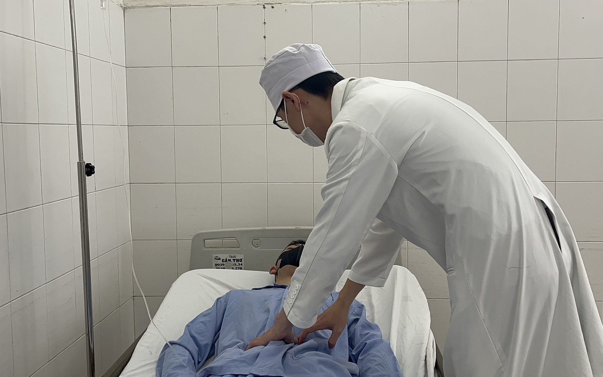 Bác sĩ bất ngờ trước tai nạn hy hữu của nam thanh niên
