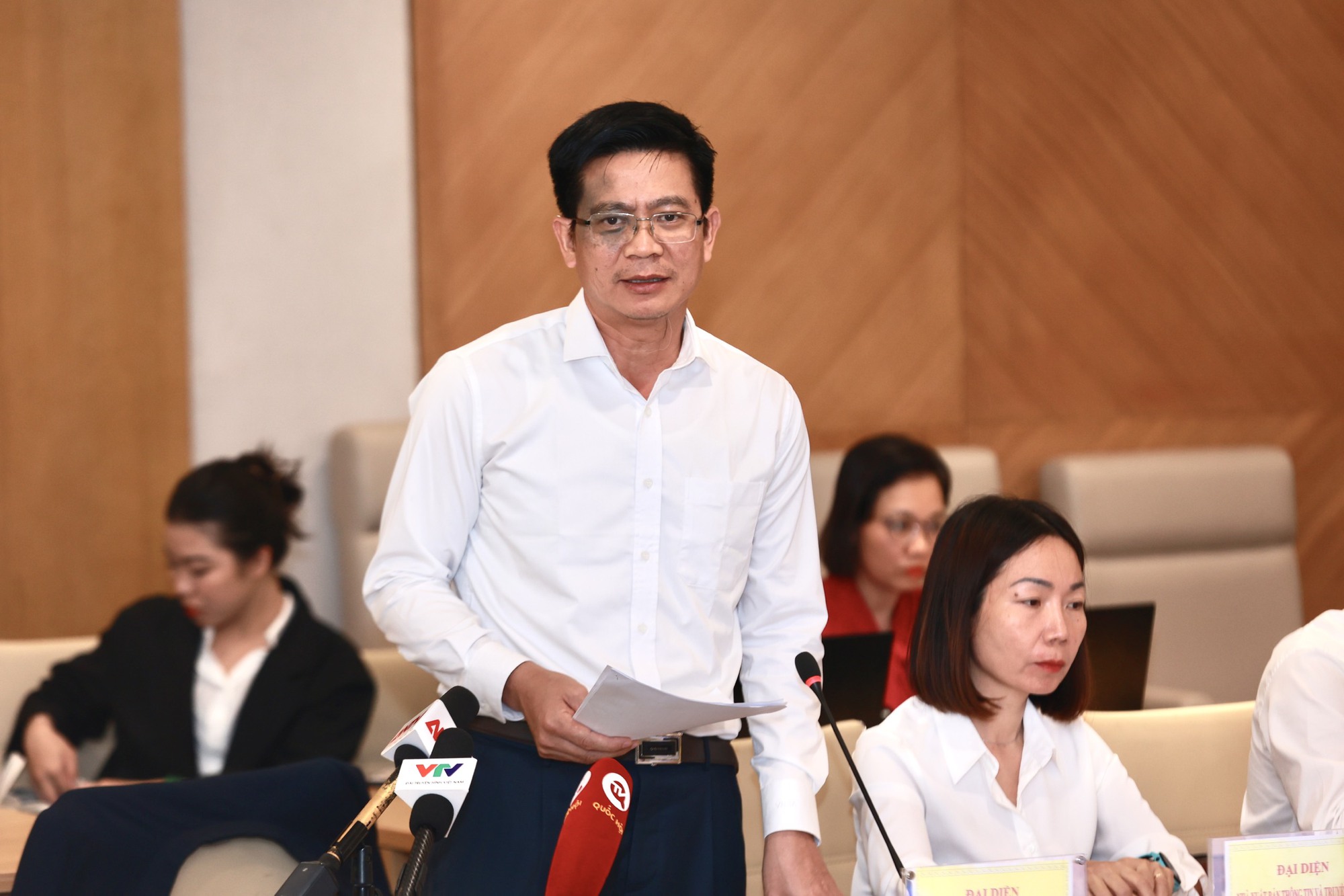 Hai băng tần 5G c&oacute; gi&aacute; hơn 10 ng&agrave;n tỉ đồng, gi&aacute; cước 5G thế n&agrave;o?- Ảnh 1.