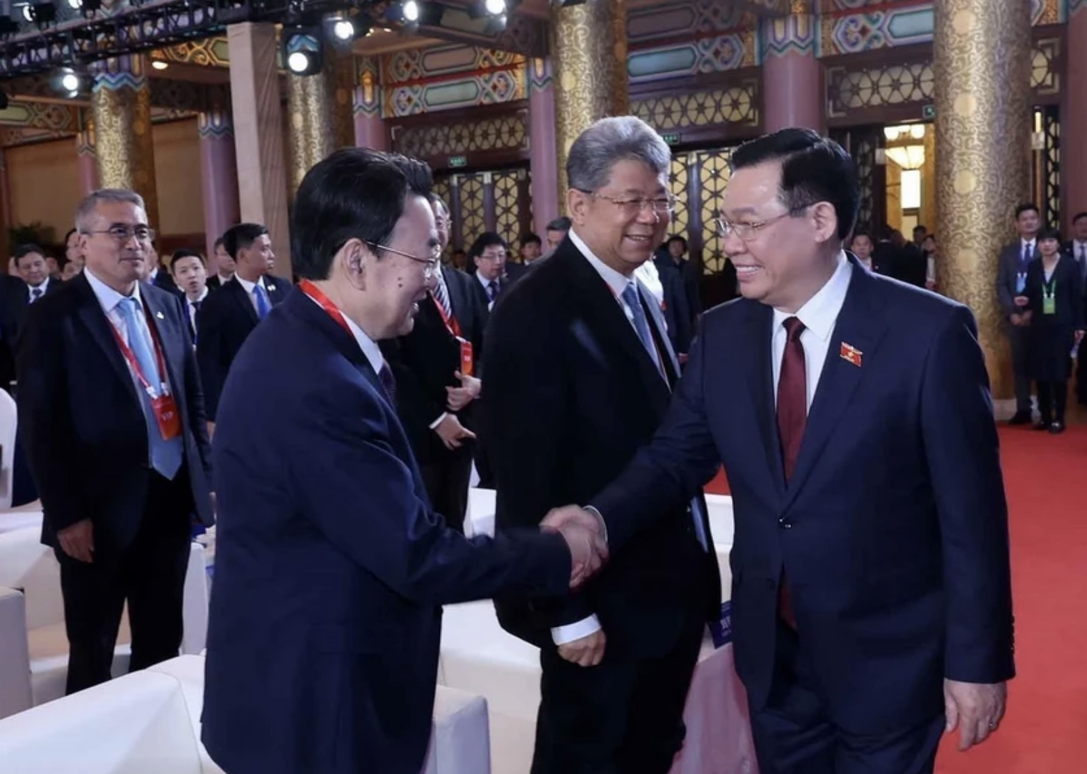 Chủ tịch QH Vương Đ&igrave;nh Huệ dự tọa đ&agrave;m doanh nghiệp nh&agrave; nước Việt Nam - Trung Quốc- Ảnh 3.