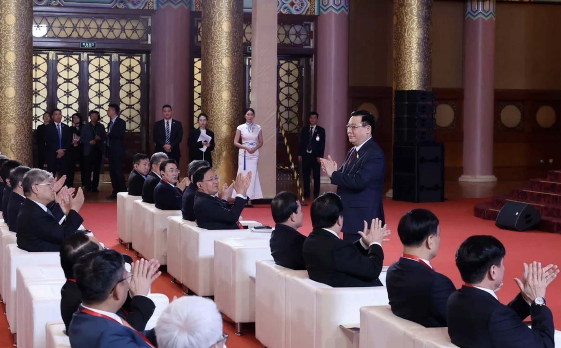 Chủ tịch QH Vương Đ&igrave;nh Huệ dự tọa đ&agrave;m doanh nghiệp nh&agrave; nước Việt Nam - Trung Quốc- Ảnh 4.