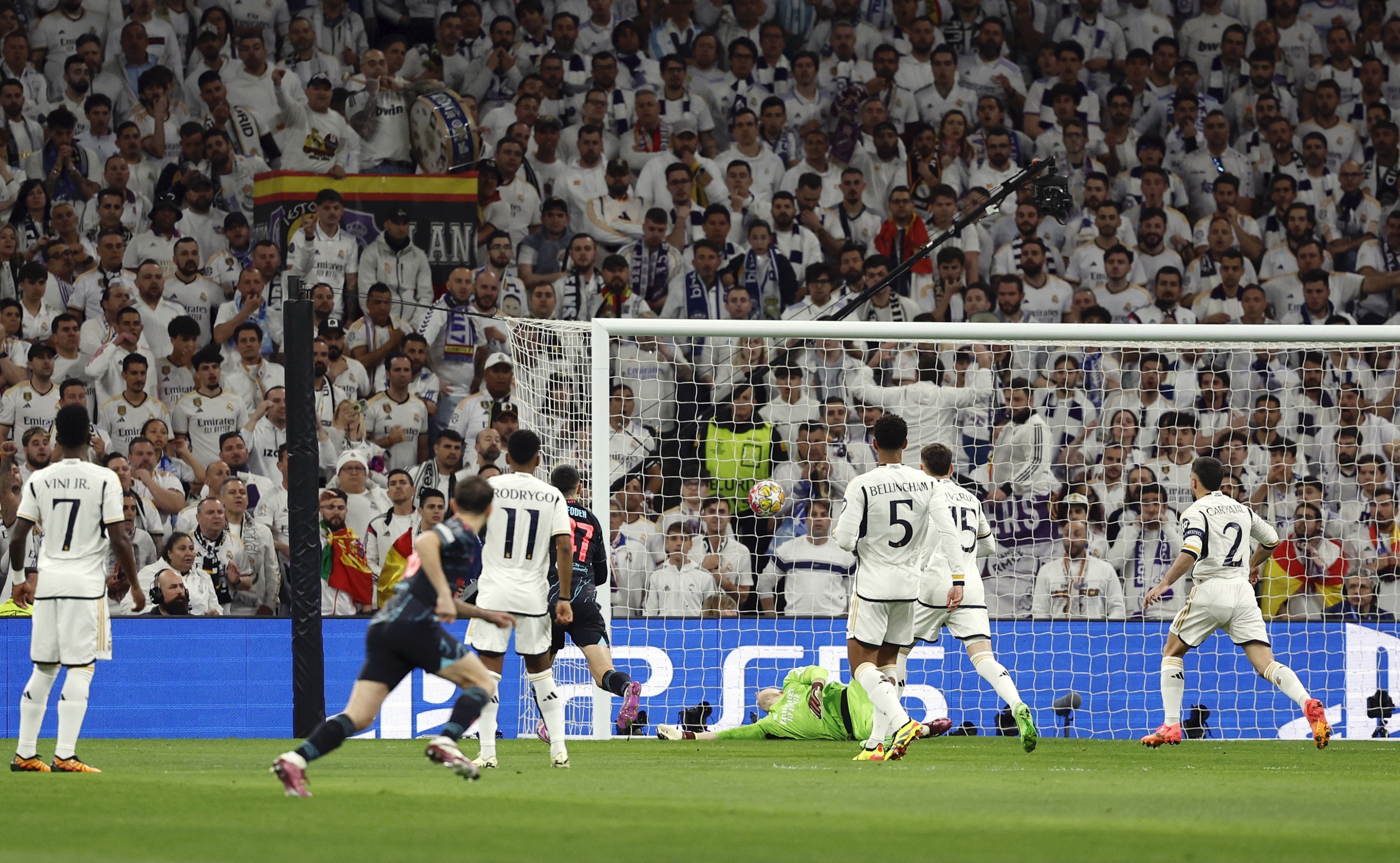 Real Madrid h&ograve;a nghẹt thở Man City trong trận đấu 6 b&agrave;n thắng- Ảnh 2.