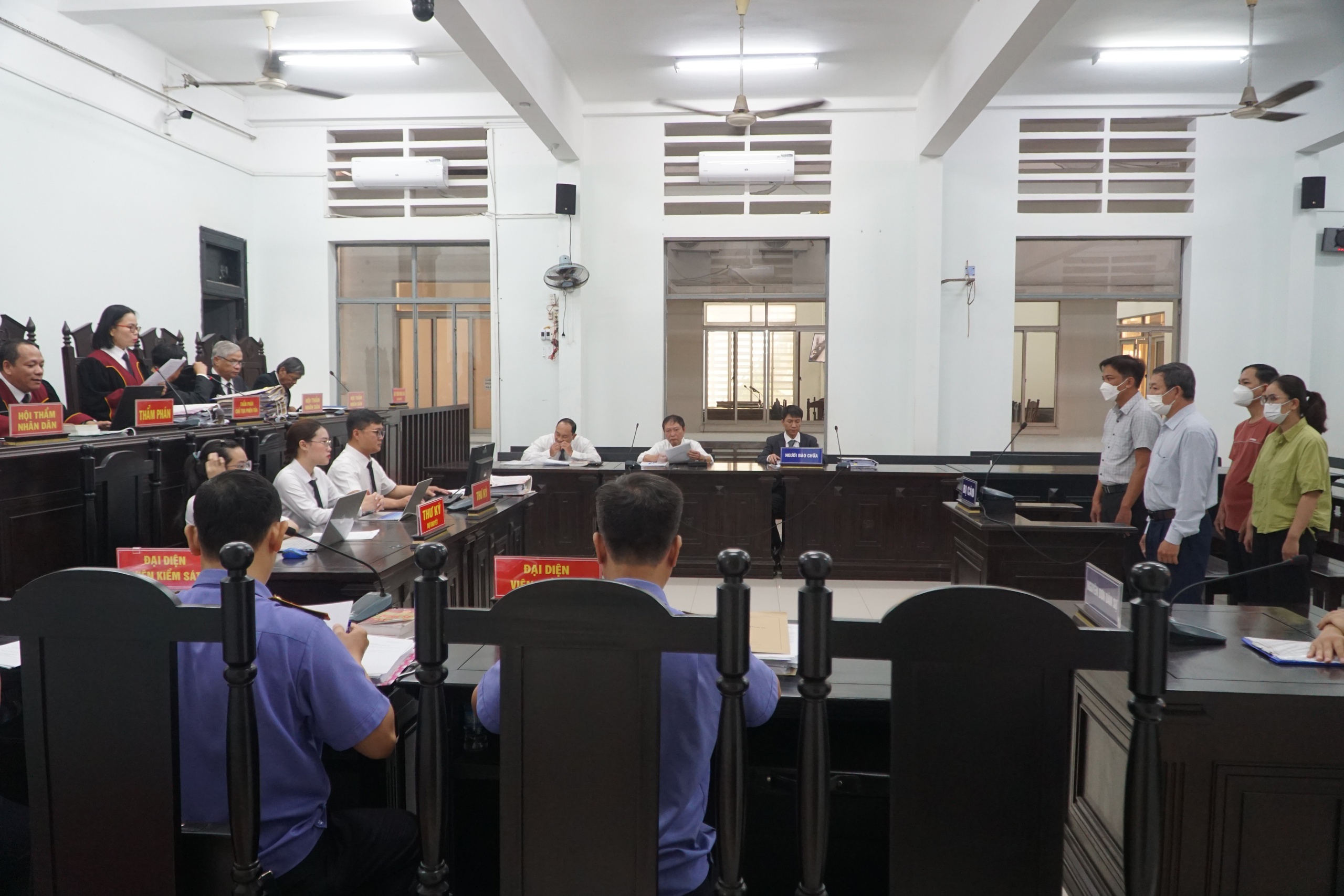 Sai phạm tại CDC Kh&aacute;nh H&ograve;a: C&aacute;c bị c&aacute;o g&acirc;y thiệt hại 16 tỉ đồng- Ảnh 1.