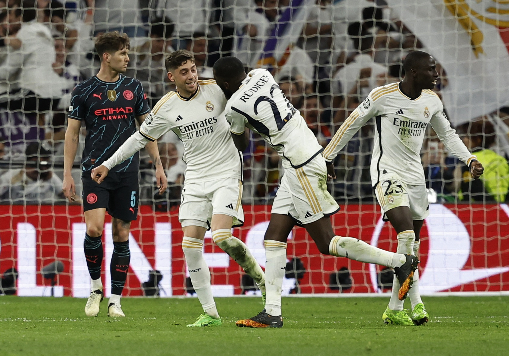Real Madrid h&ograve;a nghẹt thở Man City trong trận đấu 6 b&agrave;n thắng- Ảnh 8.