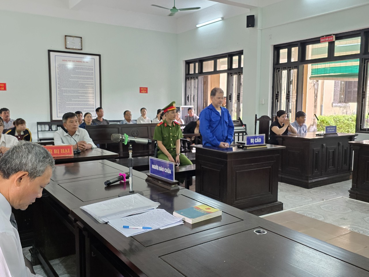 Người đ&agrave;n &ocirc;ng &ldquo;hoang tưởng&rdquo; d&ugrave;ng dao đ&acirc;m chủ tịch phường - Ảnh 1.