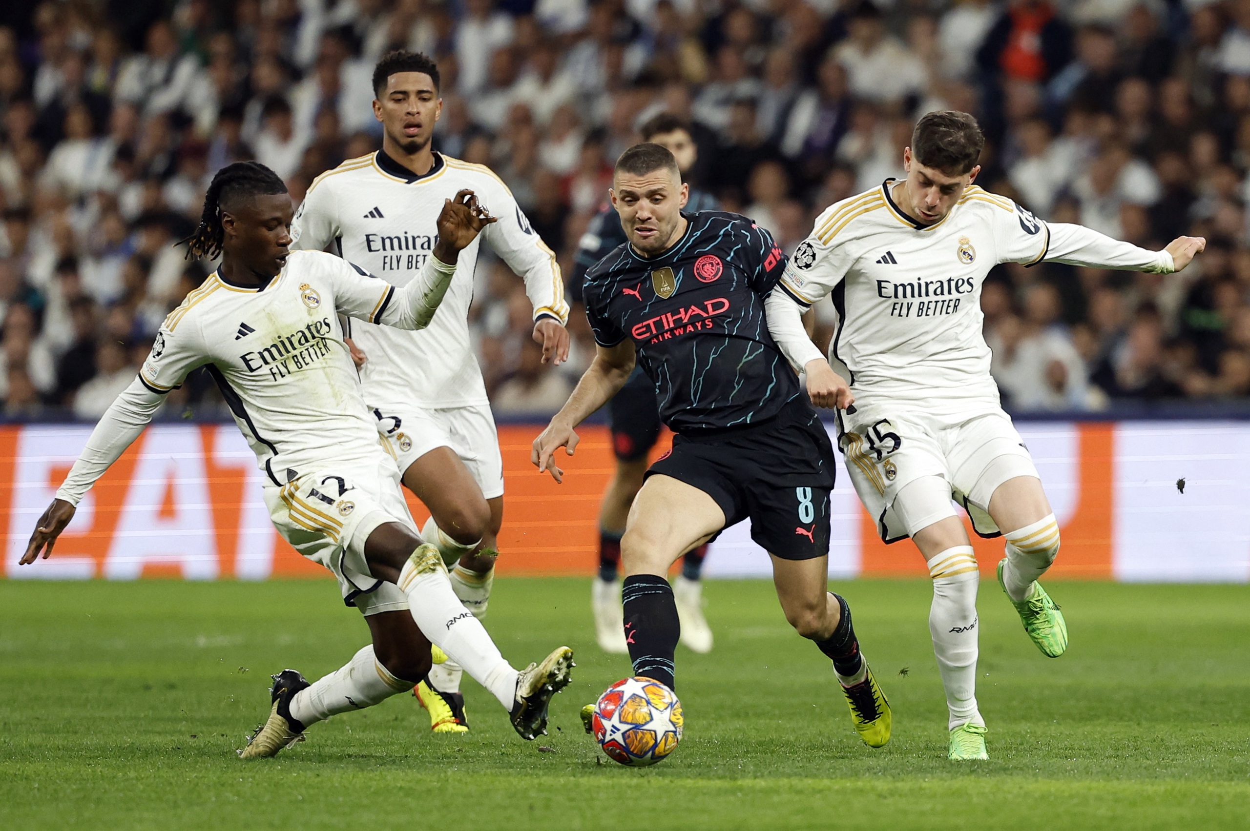 Real Madrid h&ograve;a nghẹt thở Man City trong trận đấu 6 b&agrave;n thắng- Ảnh 1.