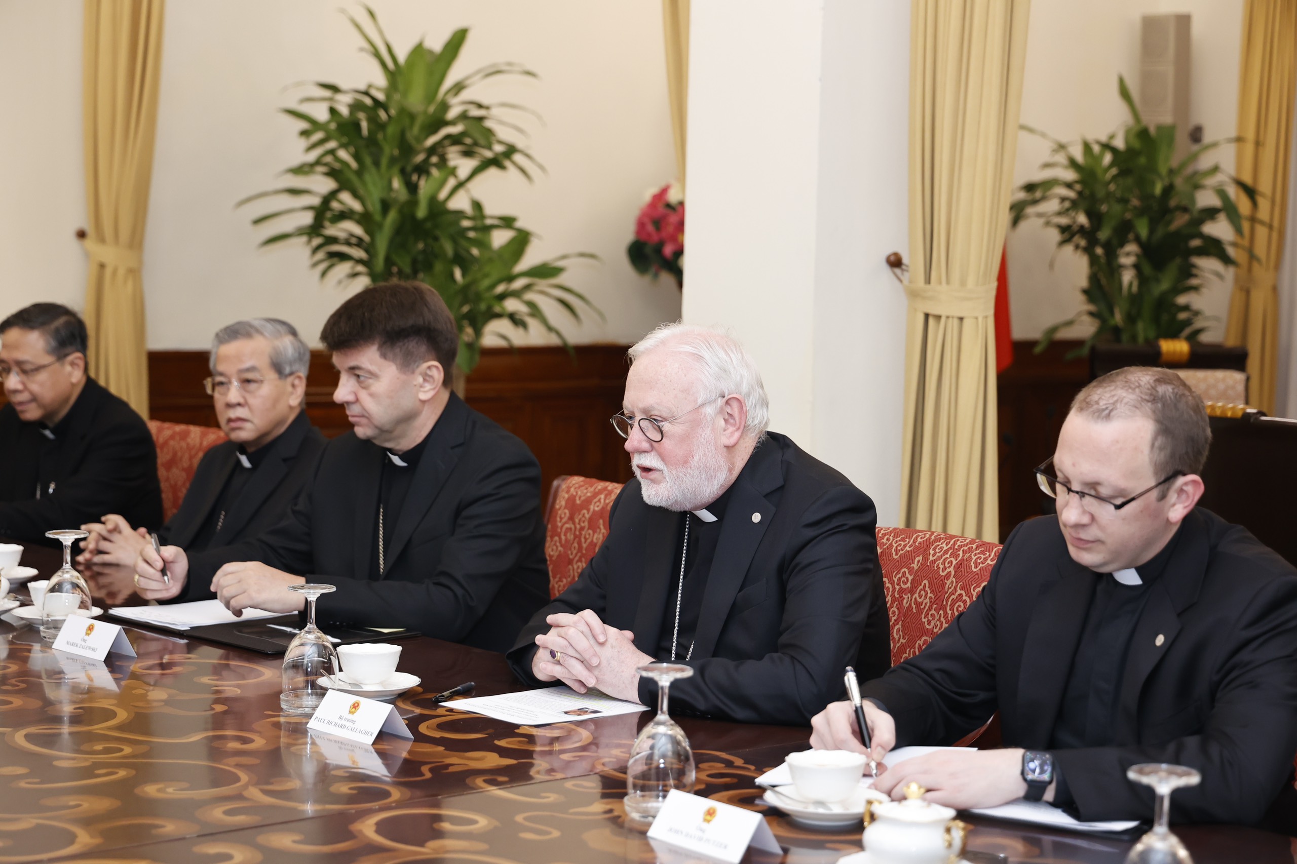 Bộ trưởng B&ugrave;i Thanh Sơn tiếp Bộ trưởng Ngoại giao T&ograve;a th&aacute;nh Vatican- Ảnh 7.