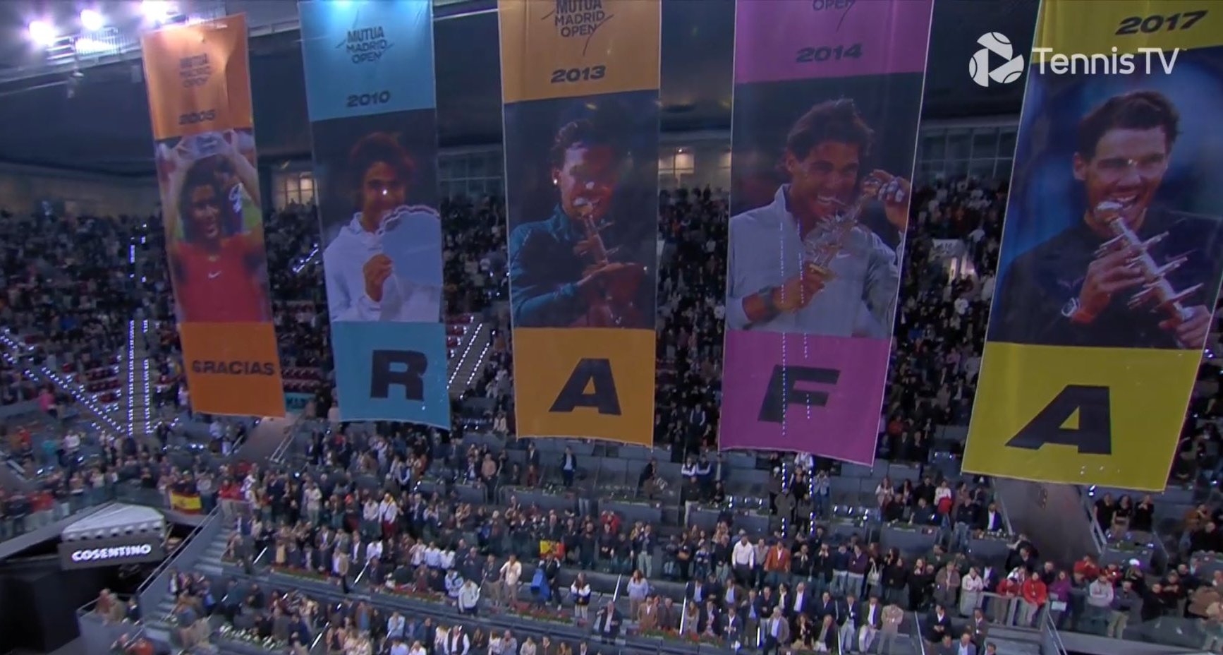 Nadal dừng bước và được tri ân đặc biệt tại Madrid- Ảnh 1.