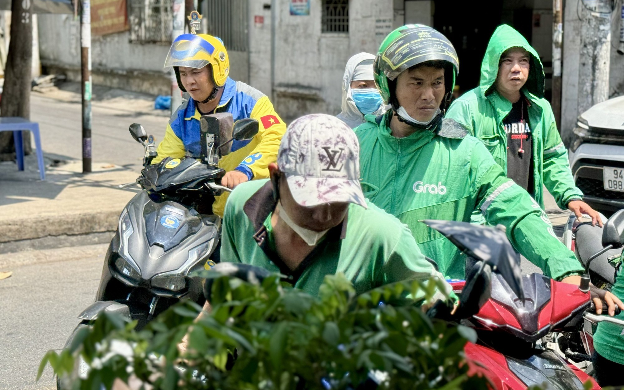 “Cày” xuyên lễ, thu nhập tài xế xe ôm công nghệ vẫn hết sức bèo bọt