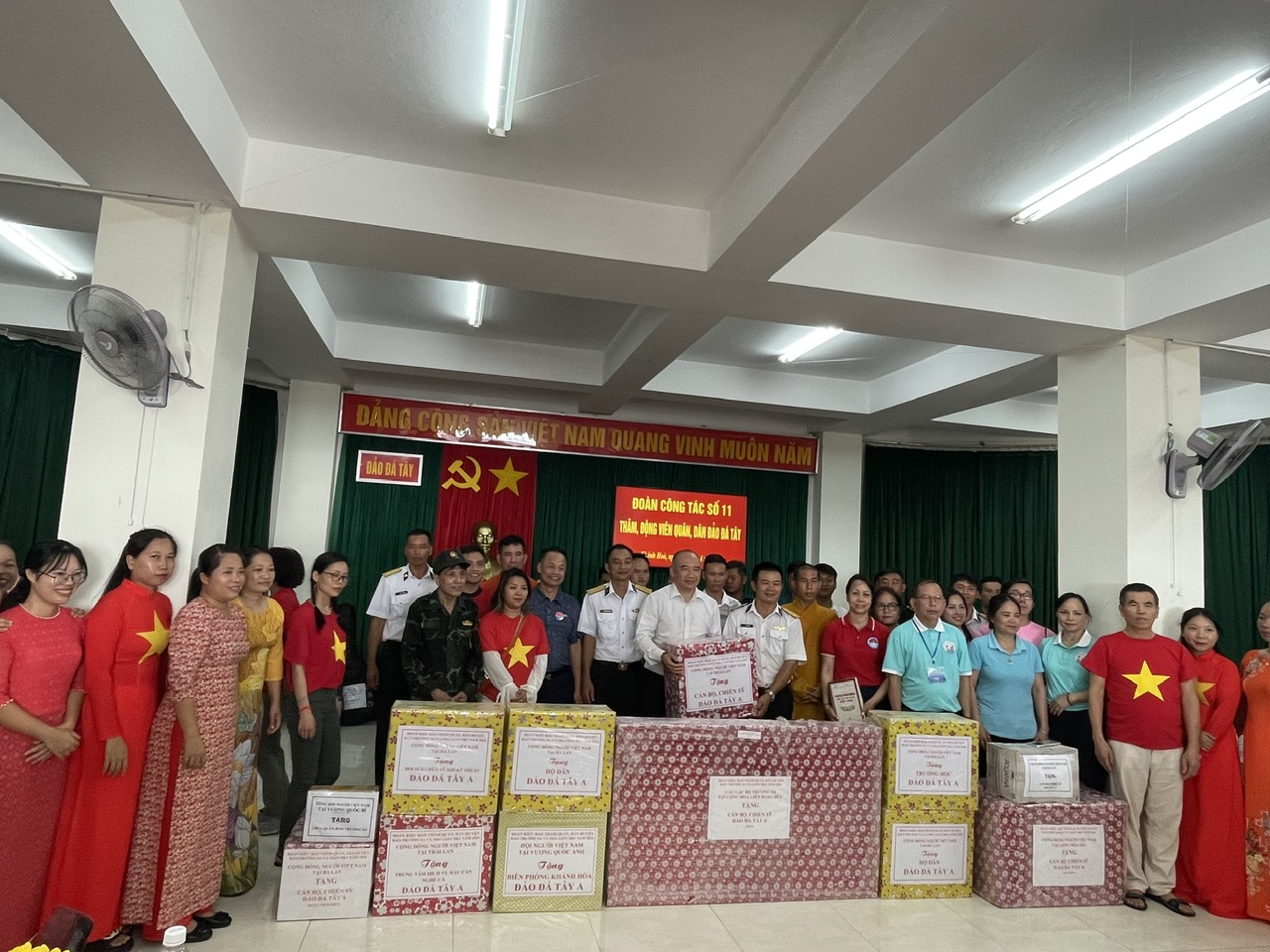 Gần 70 kiều bào thăm Trường Sa dịp 30-4- Ảnh 12.