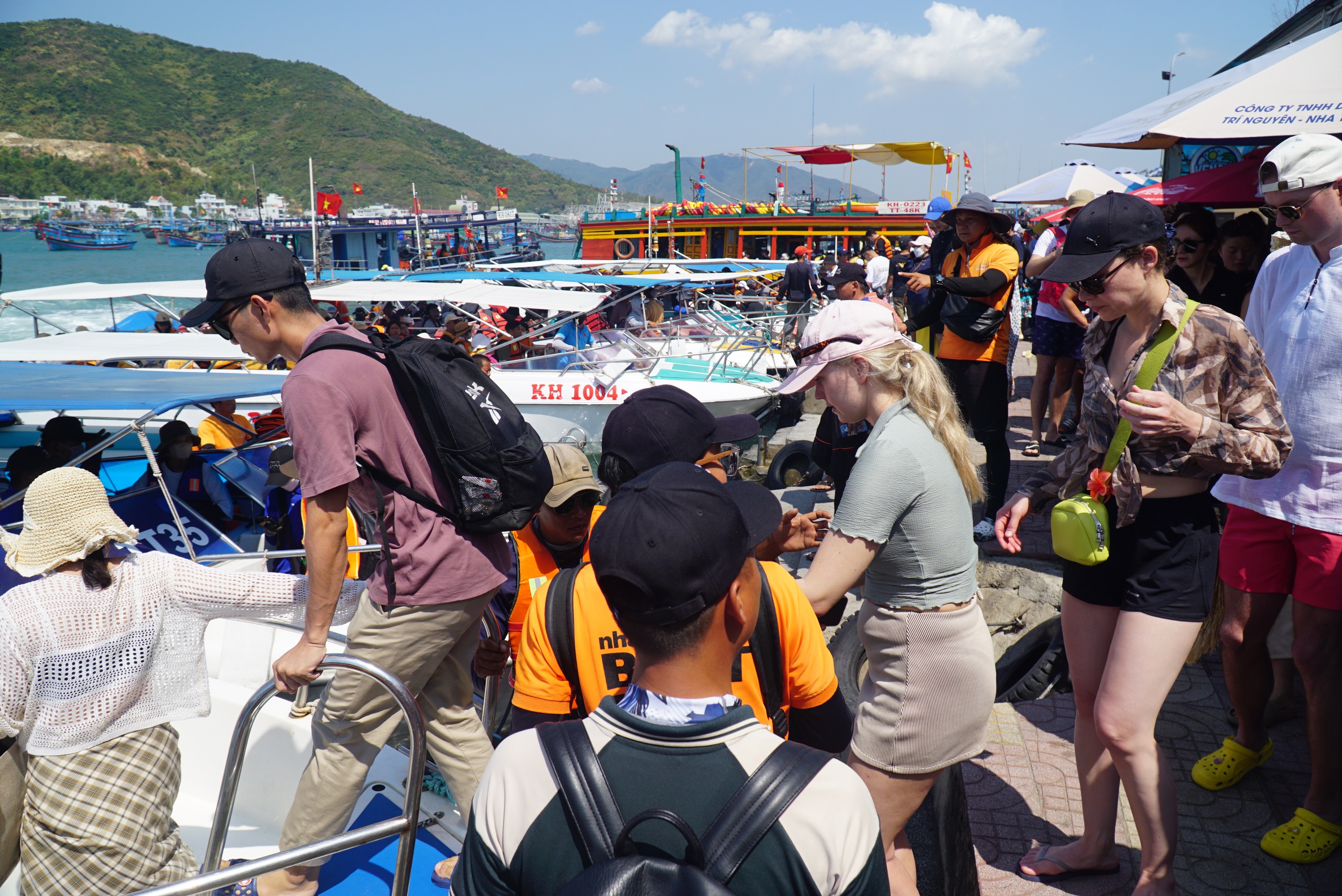 Nha Trang - Khánh Hòa đón gần 1 triệu lượt tham quan, nghỉ dưỡng- Ảnh 2.