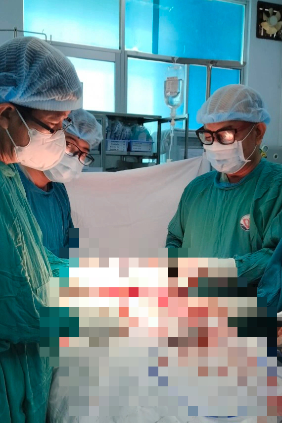 Bệnh nh&acirc;n người lớn tho&aacute;t chết sau khi chạy v&agrave;o bệnh viện chuy&ecirc;n khoa nhi- Ảnh 1.