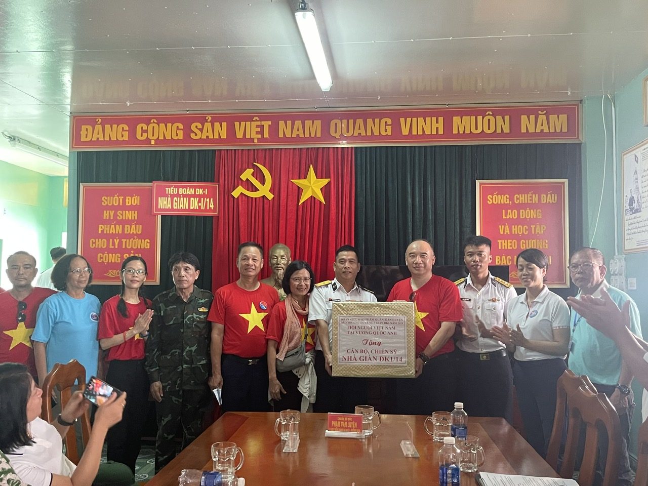 Gần 70 kiều bào thăm Trường Sa dịp 30-4- Ảnh 6.
