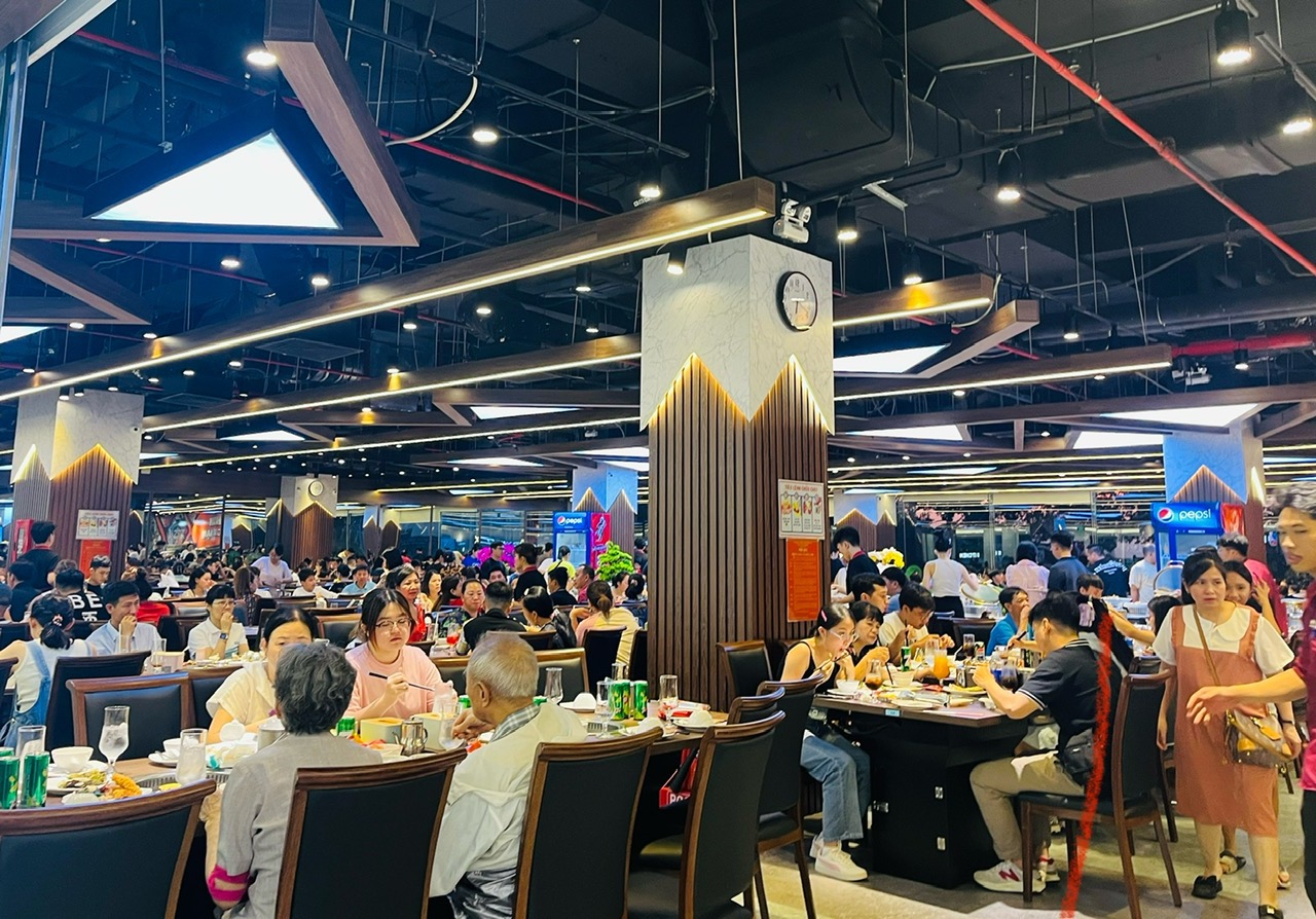 5 ng&agrave;y nghỉ lễ, si&ecirc;u thị - trung t&acirc;m thương mại "hốt bạc" nhờ nắng n&oacute;ng?- Ảnh 4.