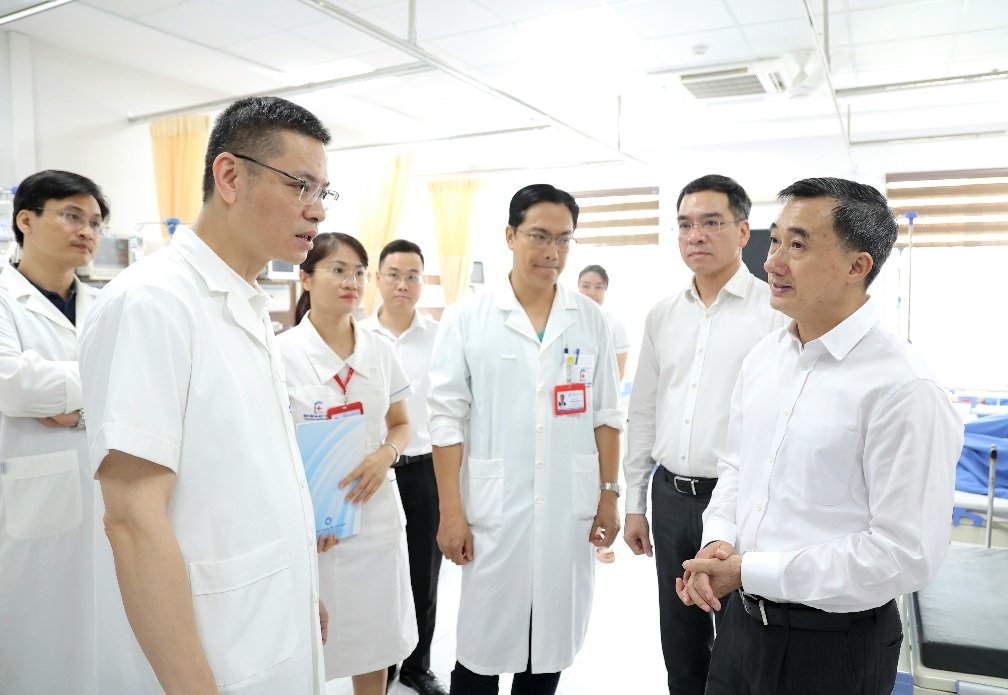 Nữ bác sĩ Bệnh viện K gặp nạn ở quán cà phê, nguy cơ bị liệt- Ảnh 1.