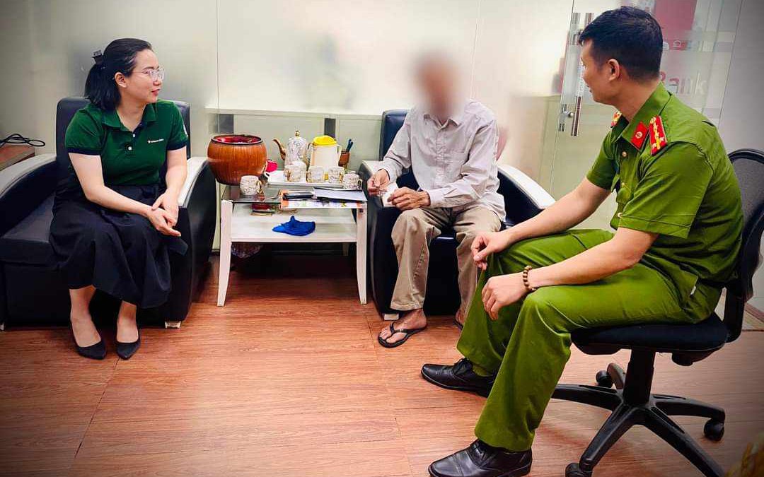 Bí ẩn phía sau tin nhắn qua Facebook nhờ chuyển 90 triệu đồng