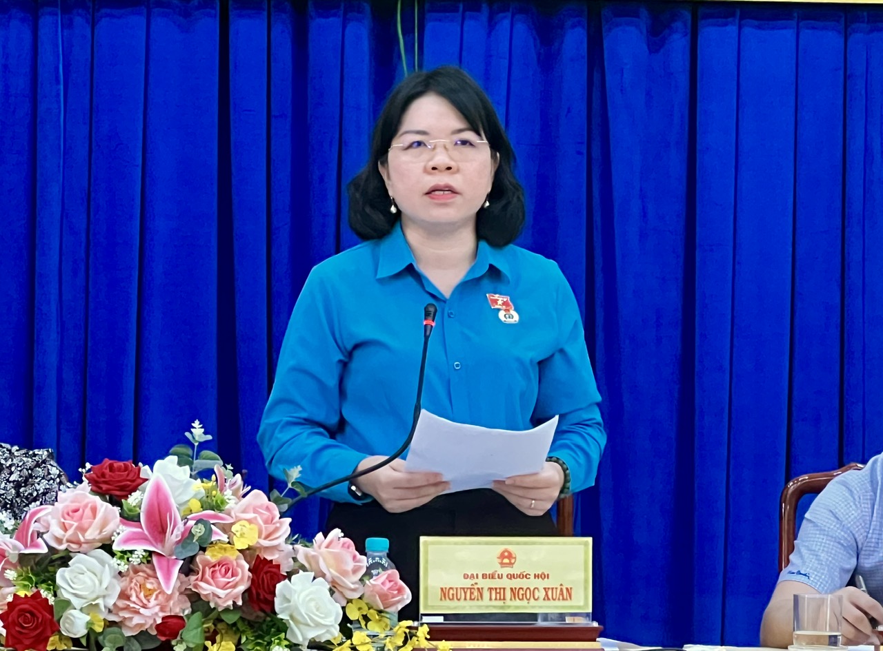 Đối thoại với đại biểu Quốc hội, nữ c&ocirc;ng nh&acirc;n đề xuất 55 tuổi nghỉ hưu l&agrave; ph&ugrave; hợp- Ảnh 3.