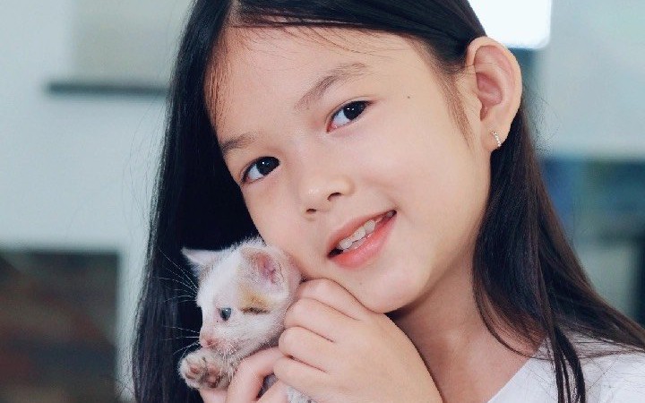 MC nhí Hoàng Kim và ước mơ của những chú chó, mèo hoang