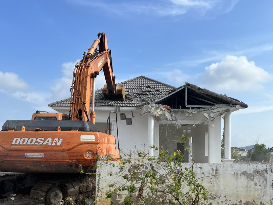 Tiếp tục cưỡng chế khu biệt thự 79 căn ở Phú Quốc- Ảnh 1.