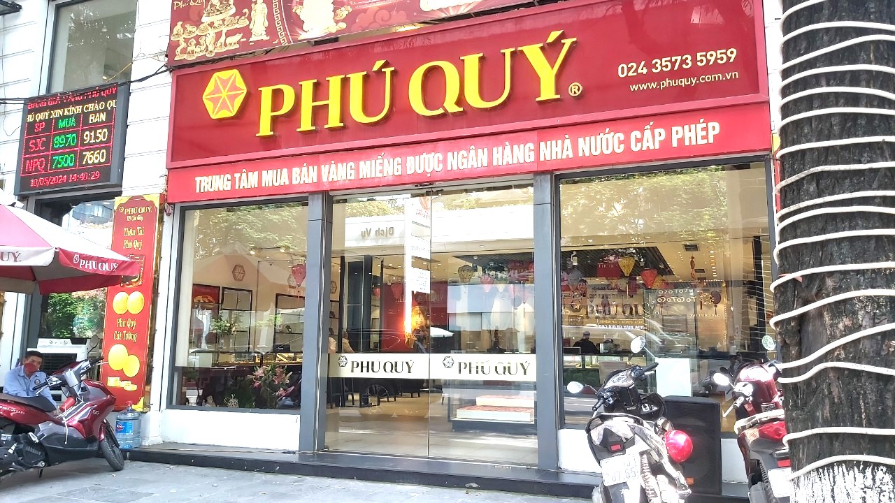 Tiệm v&agrave;ng "ch&aacute;y h&agrave;ng", kh&aacute;ch xuống tiền tỉ nhưng chỉ nhận được giấy hẹn- Ảnh 6.