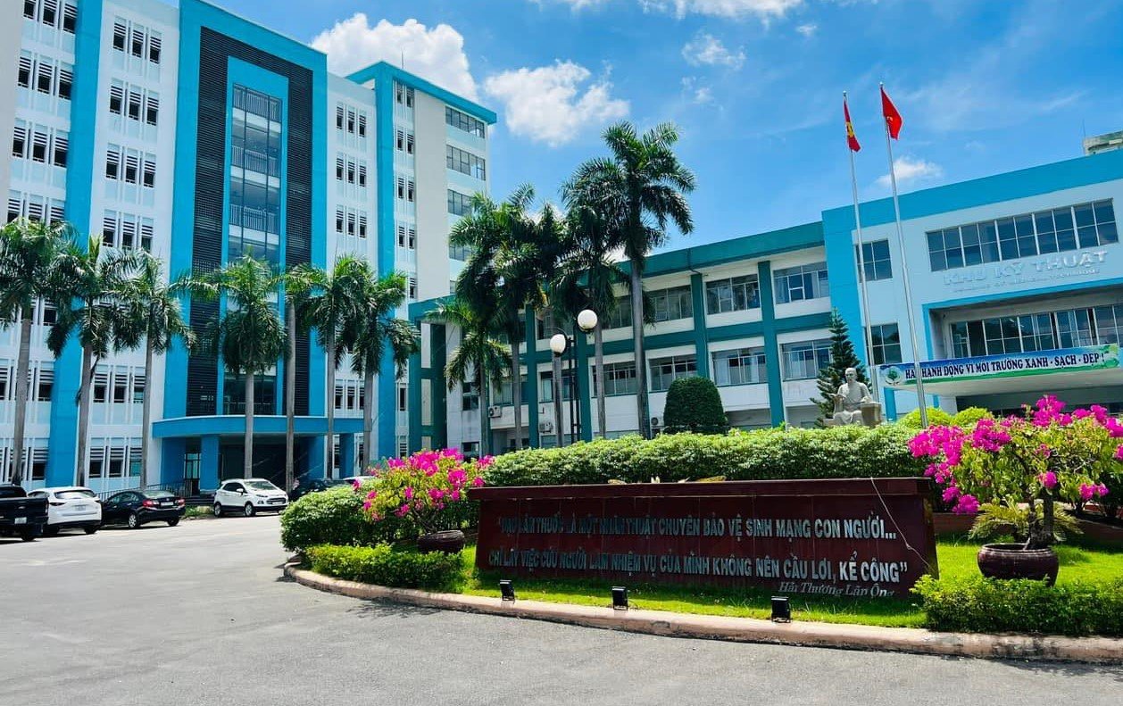Si&ecirc;u &acirc;m u nang buồng trứng phải, phẫu thuật b&ecirc;n tr&aacute;i: Bệnh viện xin lỗi- Ảnh 1.
