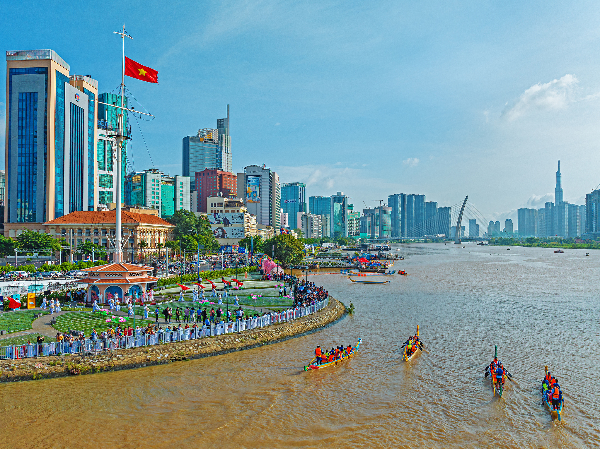 Khai mạc Lễ hội s&ocirc;ng nước tại Cột cờ Thủ Ngữ, c&ocirc;ng vi&ecirc;n Bến Bạch Đằng