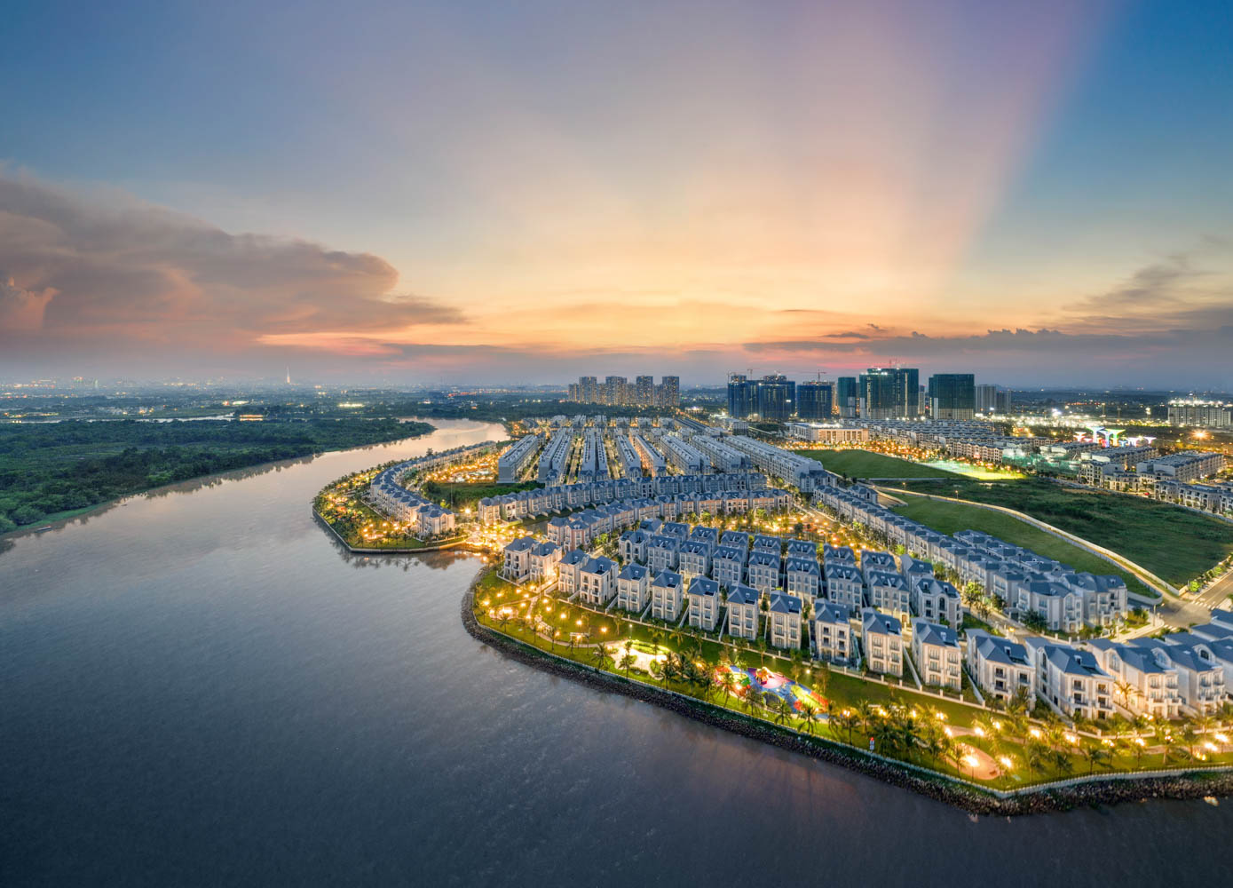 Hạng th&agrave;nh vi&ecirc;n c&agrave;ng cao, gi&aacute; trị BĐS giao dịch c&agrave;ng lớn th&igrave; lợi &iacute;ch kh&aacute;ch h&agrave;ng nhận về c&agrave;ng được nh&acirc;n l&ecirc;n