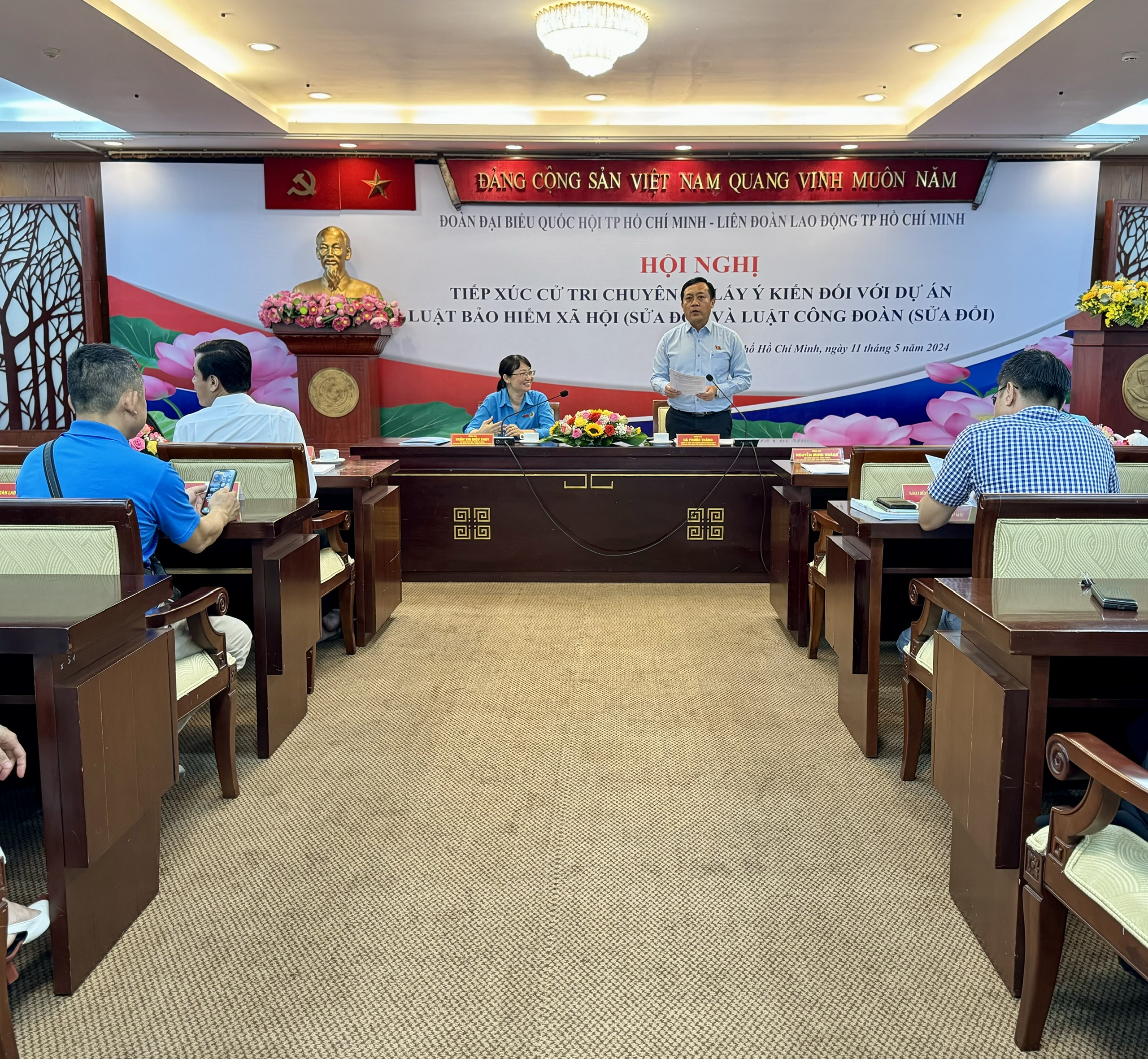 Luật BHXH (sửa đổi): Ngo&agrave;i phương &aacute;n r&uacute;t BHXH 1 lần, cần ch&iacute;nh s&aacute;ch hỗ trợ nh&oacute;m kh&oacute; khăn- Ảnh 1.