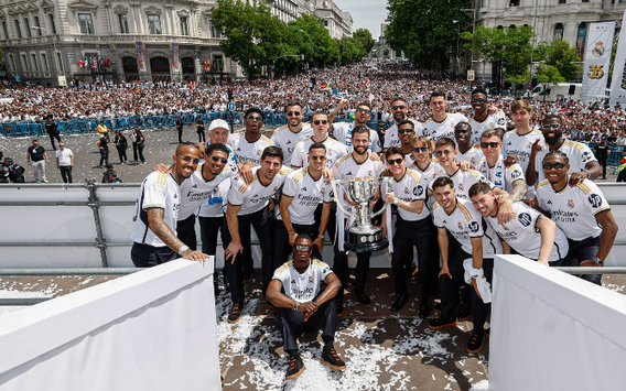 Real Madrid ăn mừng chức vô địch La Liga thứ 36
