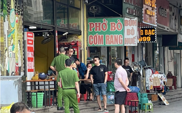 Đâm trọng thương người đàn ông vì "nhìn đểu" nhau trong quán ăn