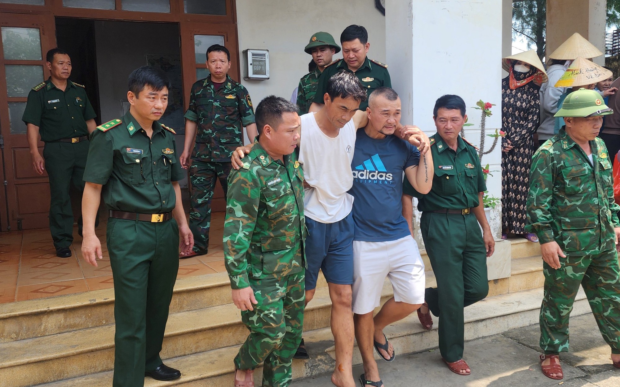 Thêm một ngư dân sống sót trở về sau vụ chìm tàu cá trên Vịnh Bắc Bộ