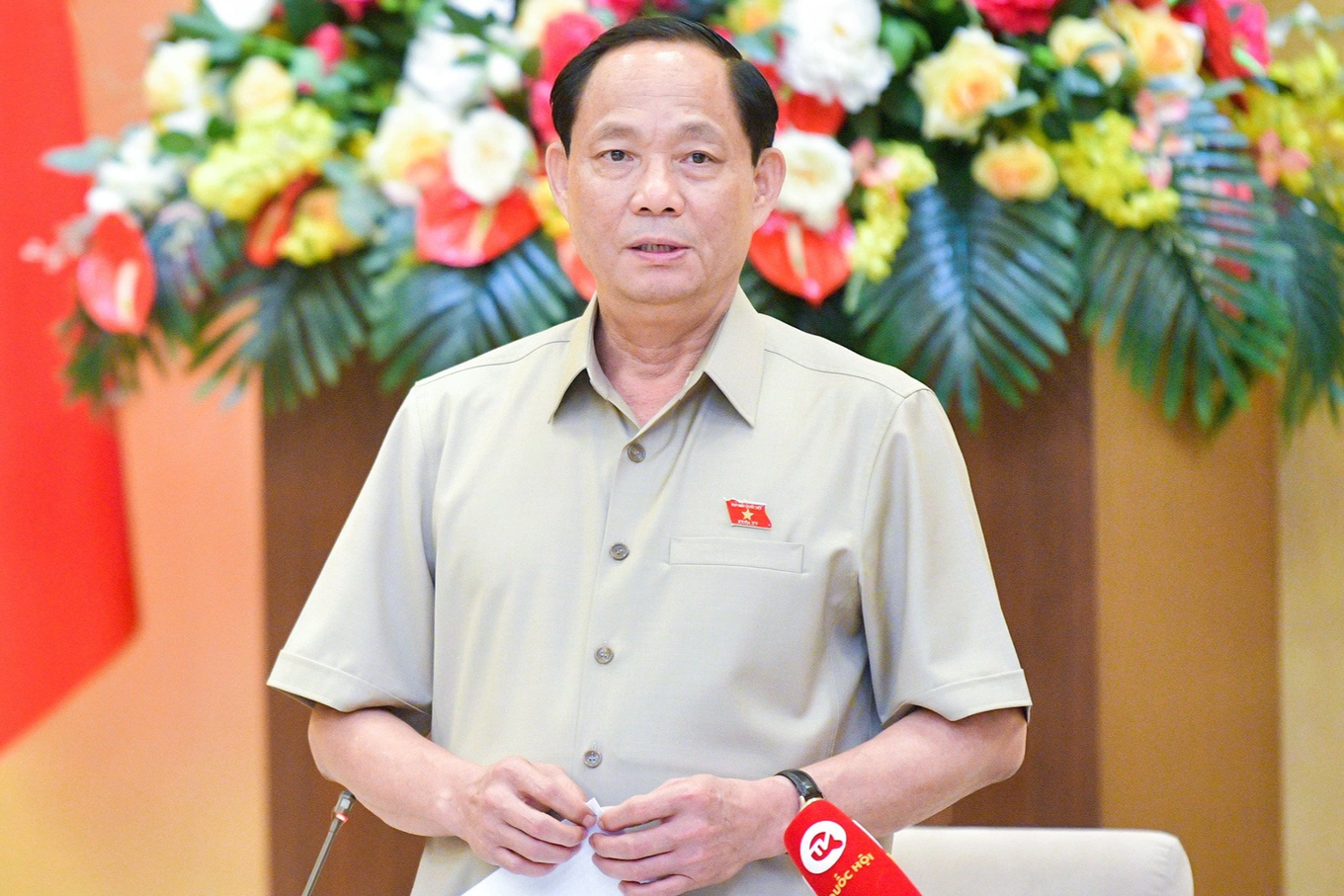 Ph&oacute; chủ tịch QH: "Gi&aacute; v&eacute; m&aacute;y bay c&ograve;n tăng kịch trần kh&ocirc;ng, phải trả lời dứt kho&aacute;t"- Ảnh 1.