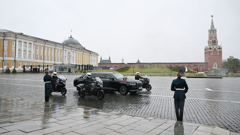 Điện Kremlin giải th&iacute;ch đề xuất thay Bộ trưởng Quốc ph&ograve;ng- Ảnh 1.