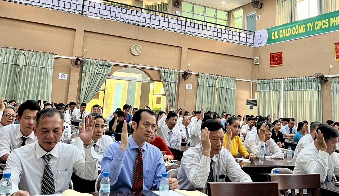 Vợ chồng làm công nhân cạo mủ cao su mỗi năm dư từ 150- 200 triệu đồng- Ảnh 1.
